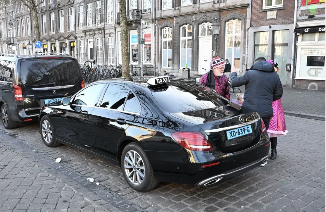 Sticker lost prijzentombola taxi's niet op