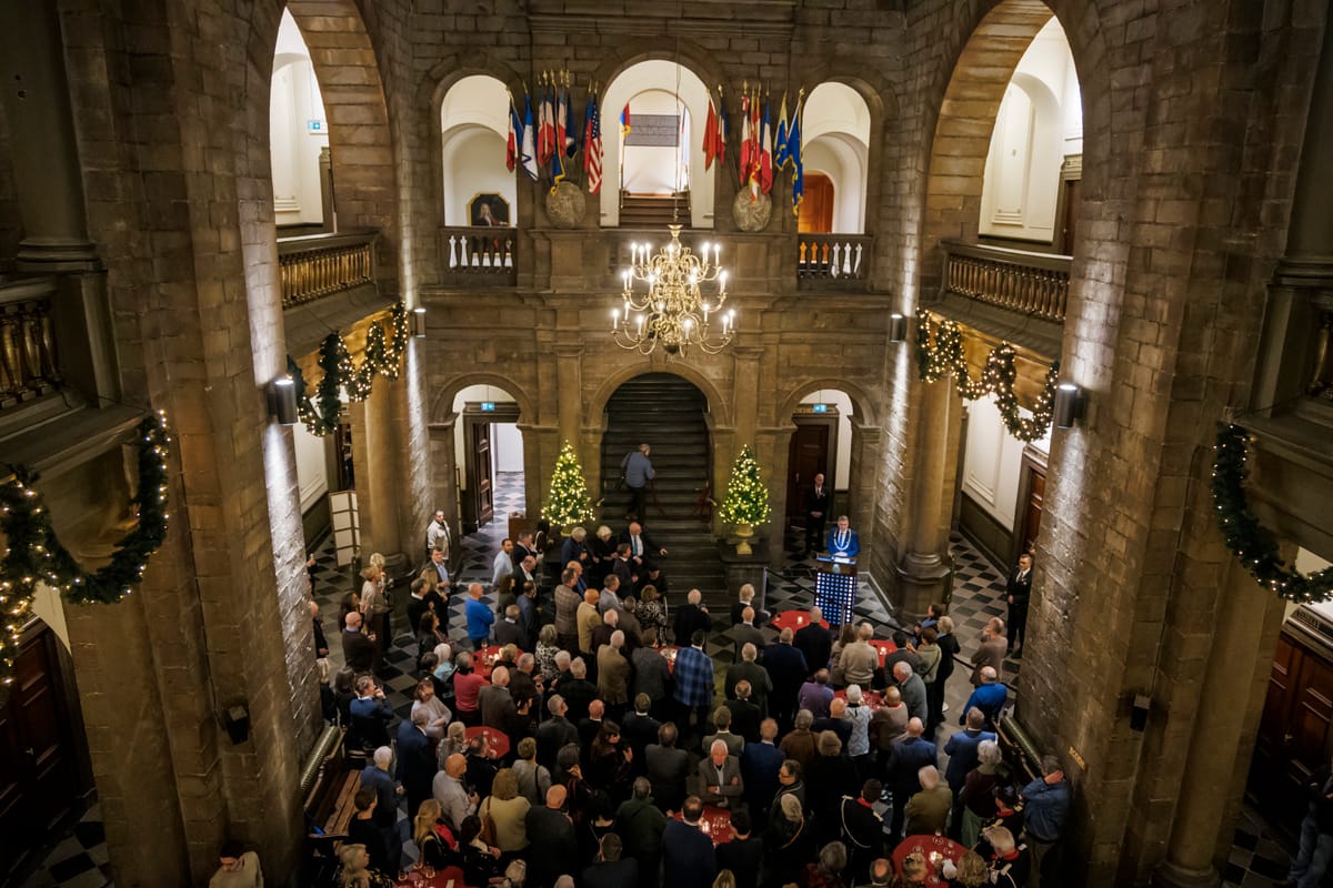 Poëtische toespraak Hillenaar, maar historisch discutabel