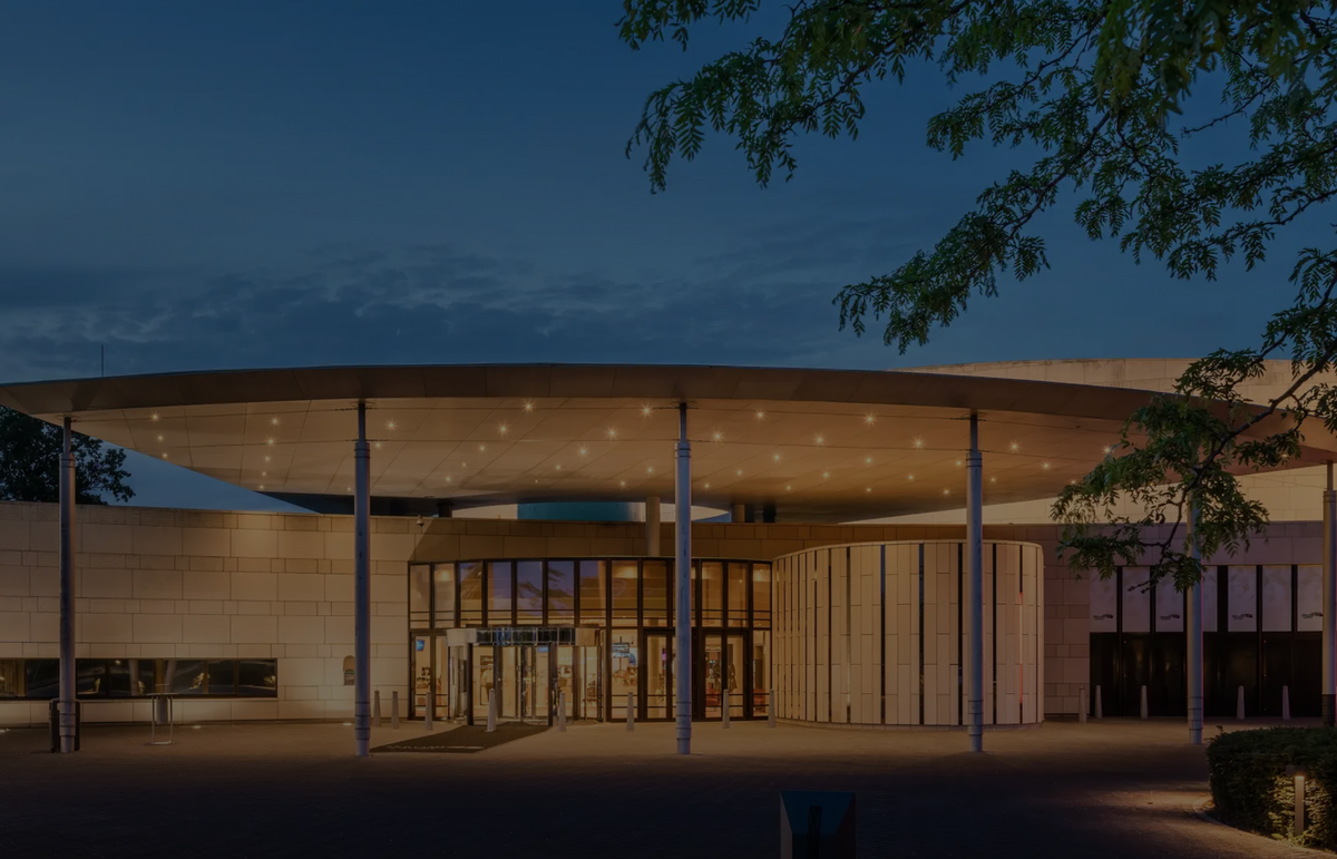 SAB: kleinere raad; criminele asielzoeker stad uit; casino in centrum