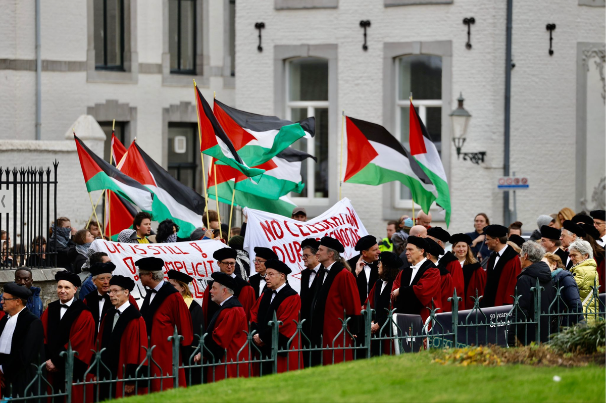 Demonstratie bij koninklijk feestje UM