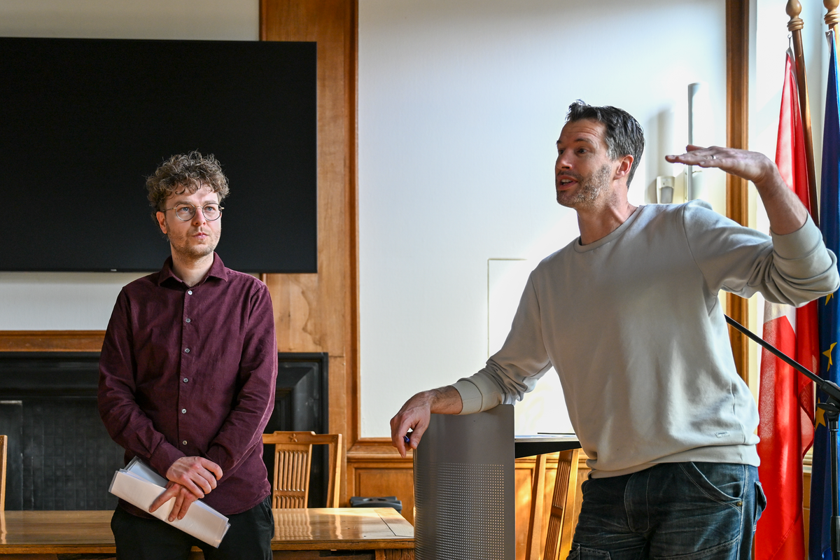 John gooit op de valreep zijn 'roej tuut' in het afvalperron