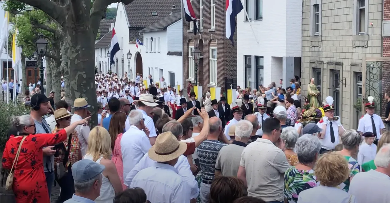 UM: Goede Vrijdag ruilen voor Keti Koti, Suikerfeest of Broonk