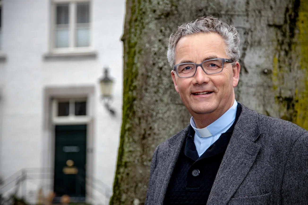 Kost publiciteit deken de bisschopszetel?