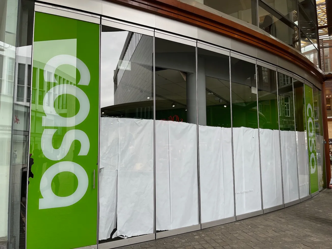 Casa weg, Donsje komt en Esprit blijft