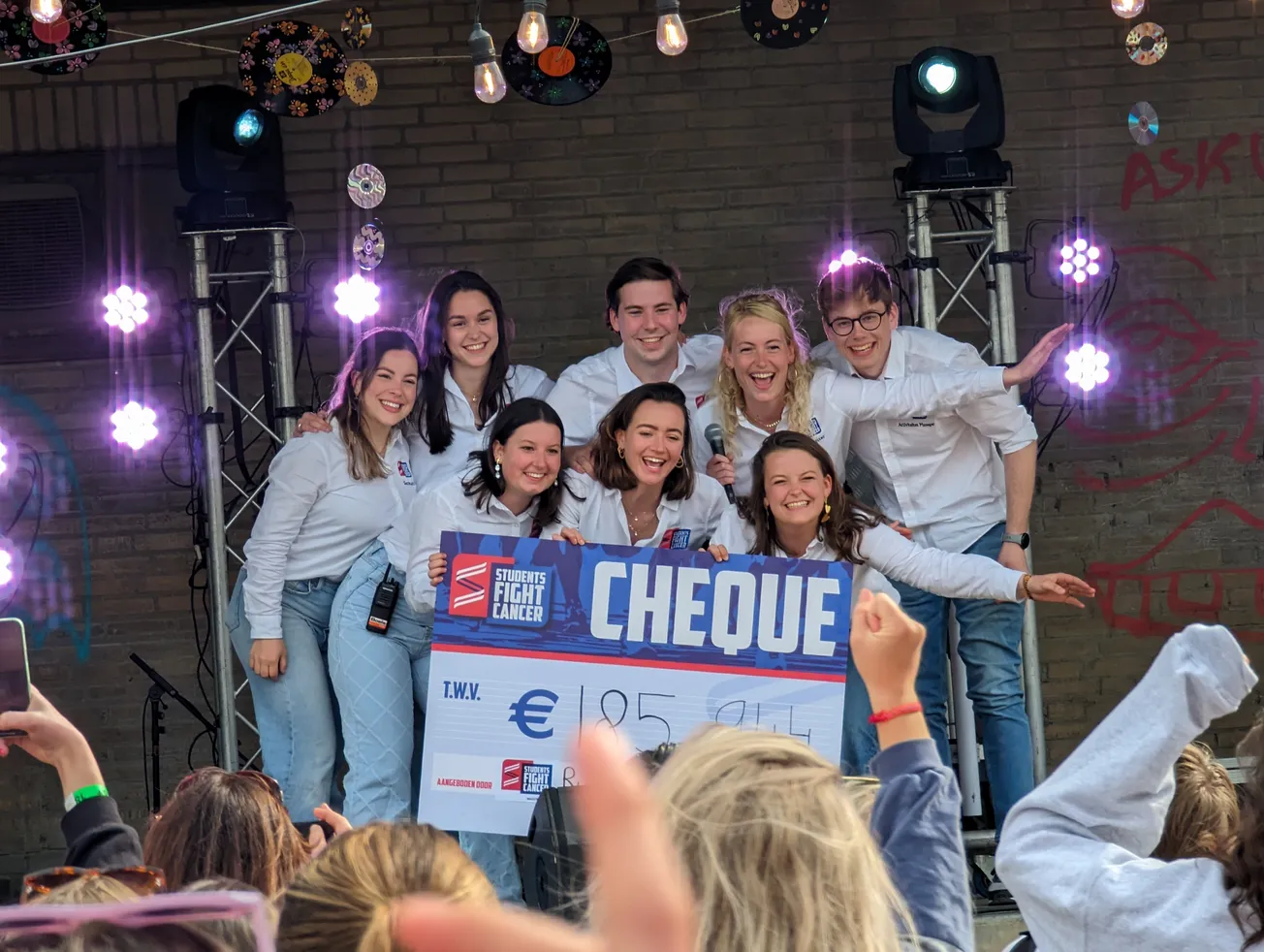 Studenten halen 185.000 euro op voor kankeronderzoek Limburg
