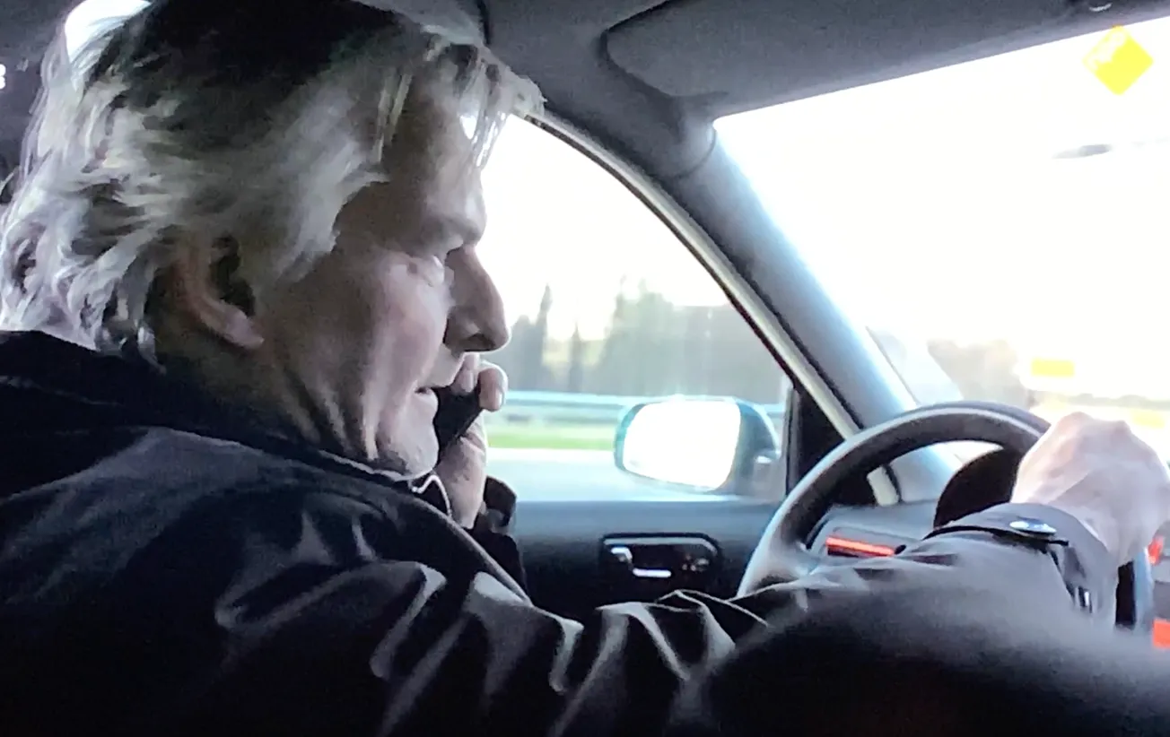 Van Flikken Mt  mag je wel bellen achter stuur