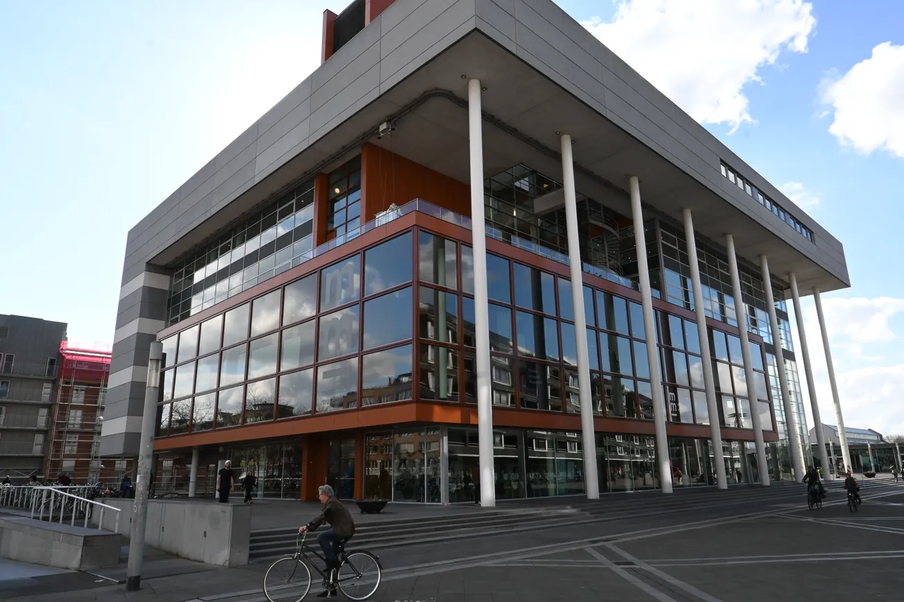 Jeugd leent meer boeken dan volwassenen bij bieb