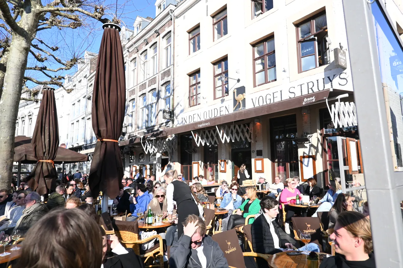 Staand drinken tot 02 uur, niet 23 uur