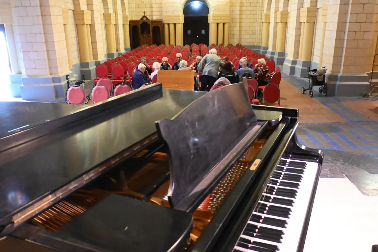 Cultuurtempel aan andere kant Maas