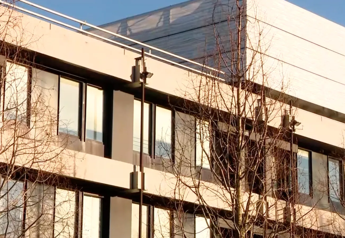 Mercedes moet "charlatan" tien mille betalen na seksrelatie