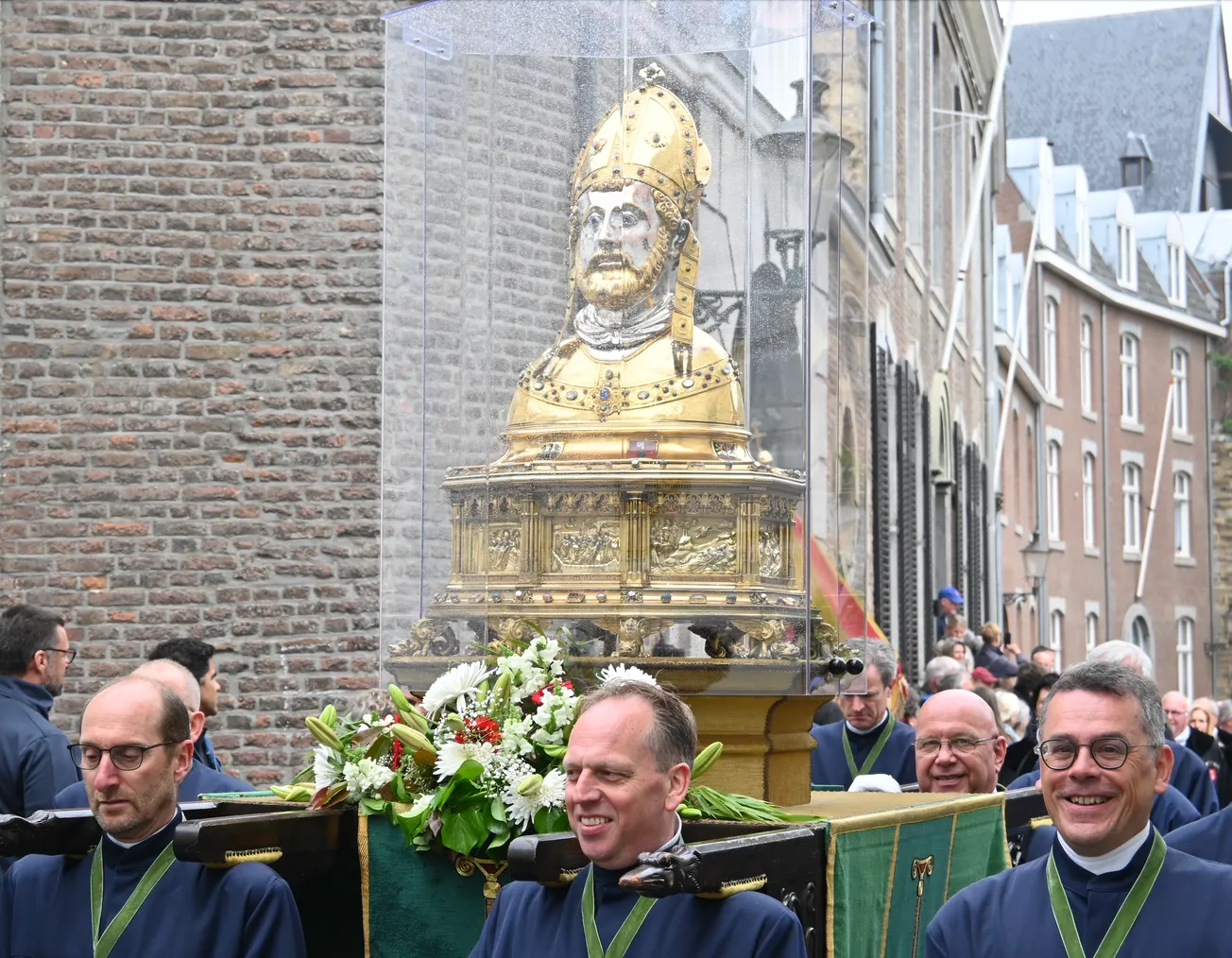 Sint Servaas terug in stadsprocessie