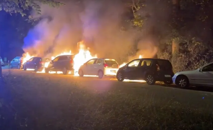 Vijf Duitse auto's uitgebrand