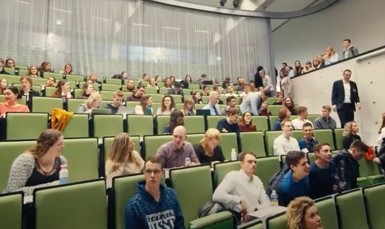 Universiteiten moeten 1 miljard inleveren, UM maakt scenario's