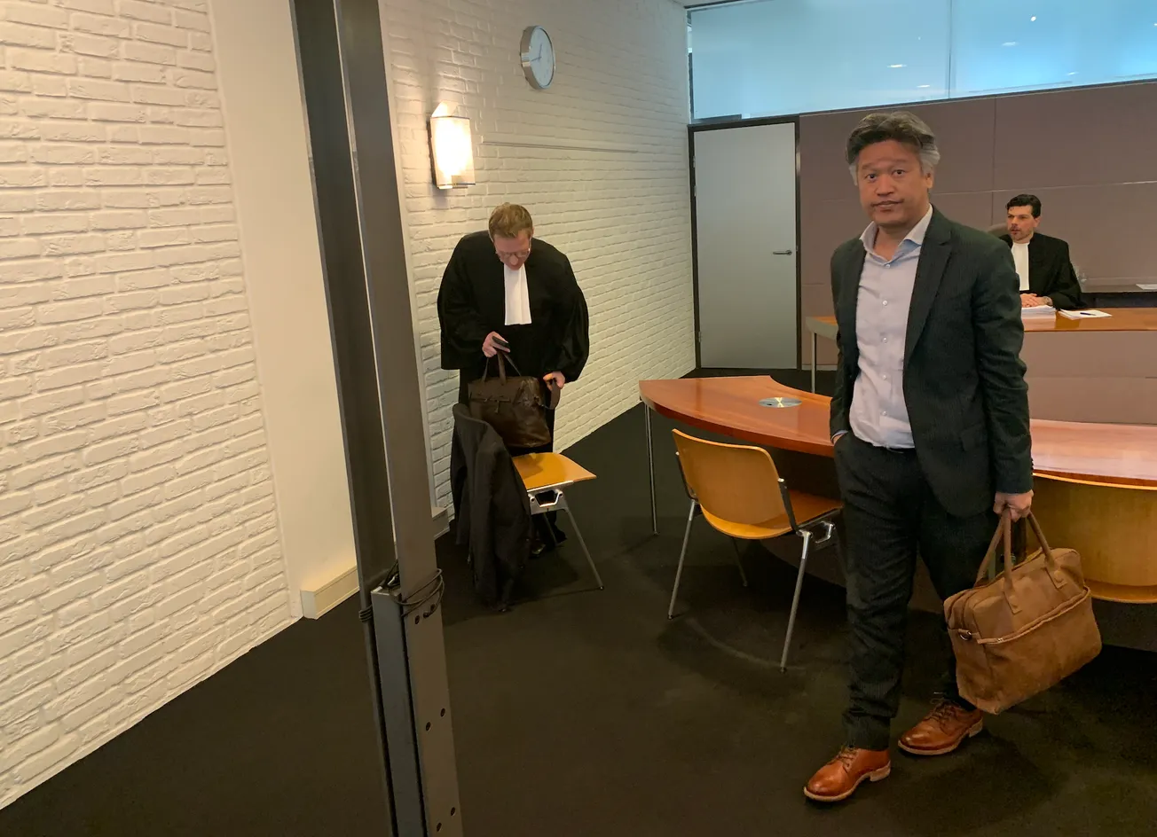 Crisis L1, directeur roept op "rijen gesloten te houden"