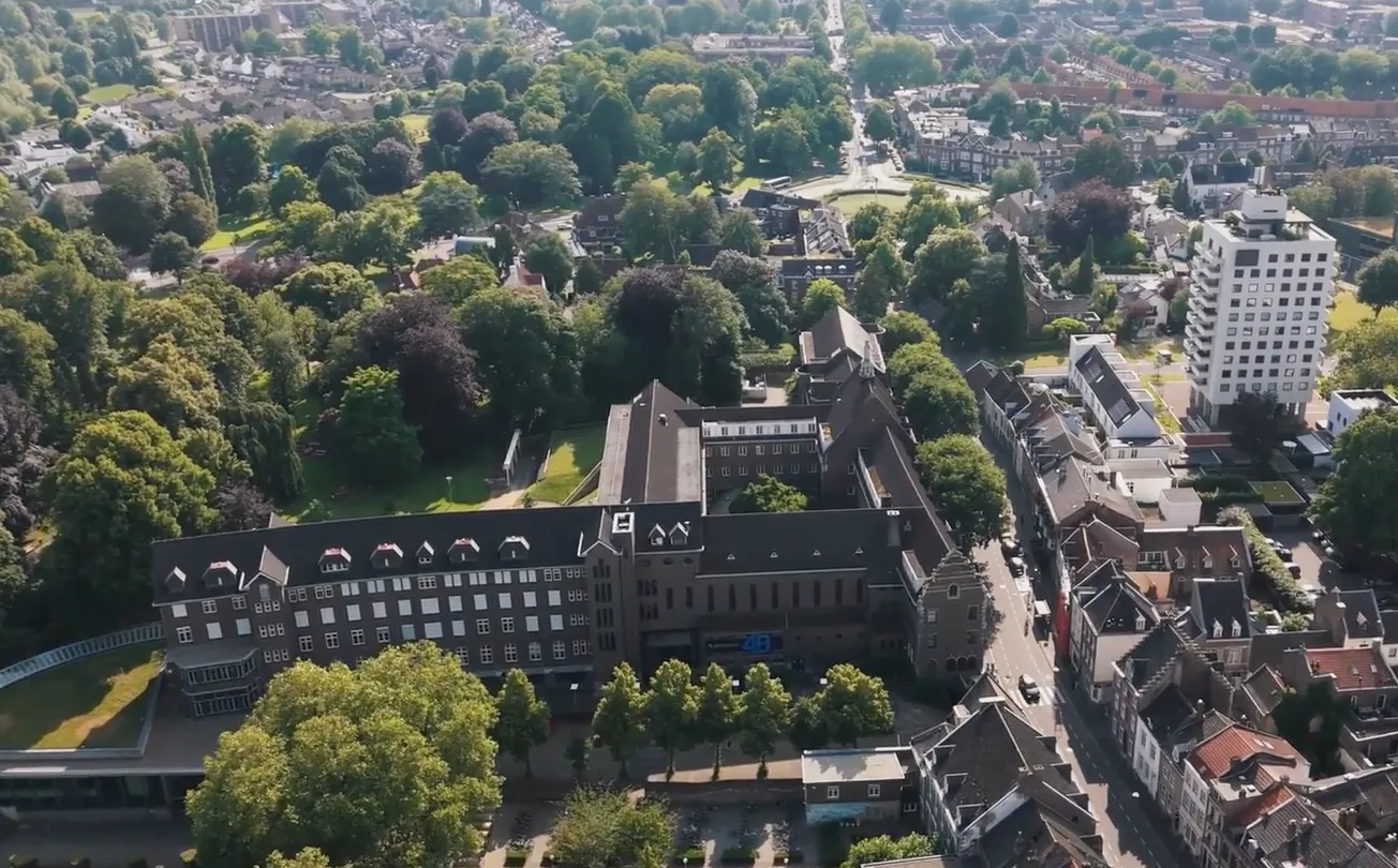 Schitterende video UM over gebouwen in stad