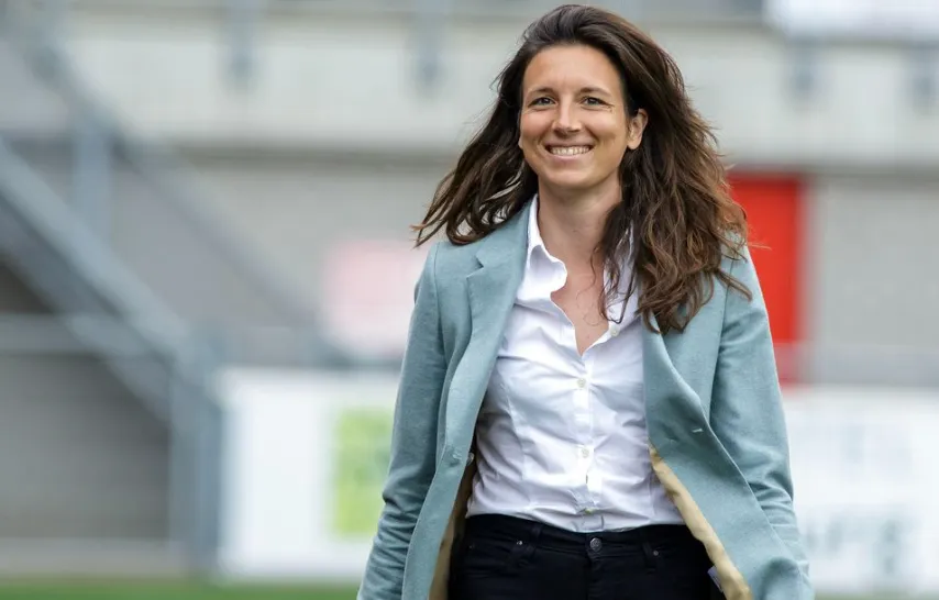 Communicatie: MVV-directeur schaadt eigen reputatie