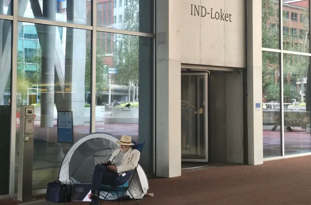 Hongerstaker Disch in gesprek met directeur-generaal IND