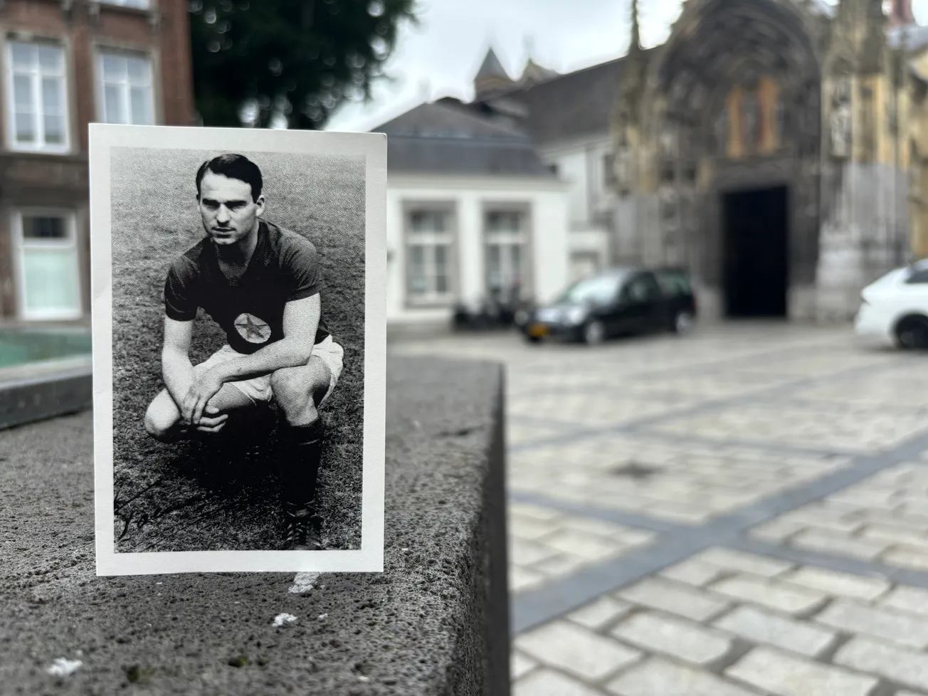 PS: Noe bin iech op weeg naor Petrus um dee te liere voetballe