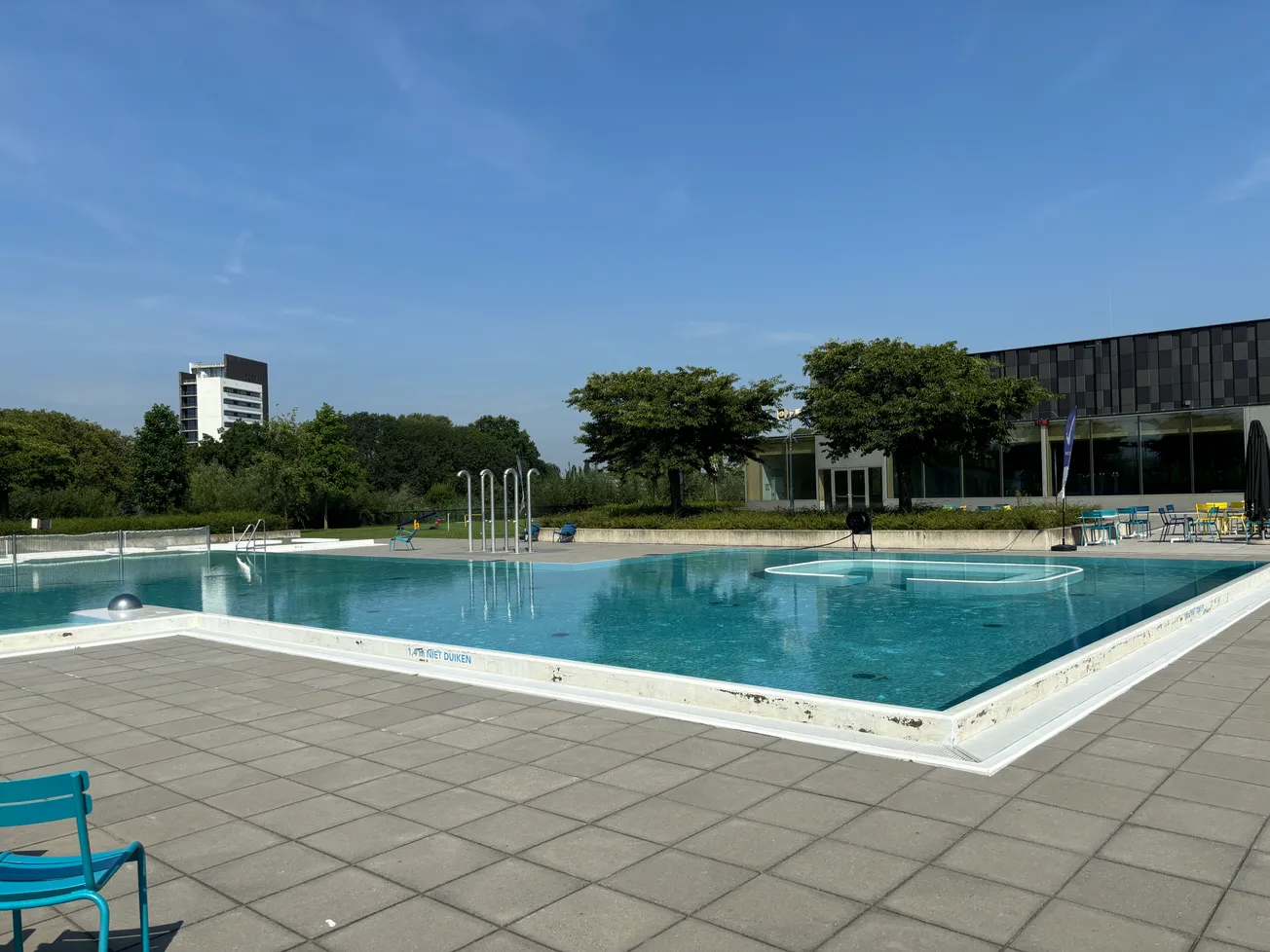 Oud-raadslid: Zwemmers gaan achteruit, doorbreek impasse