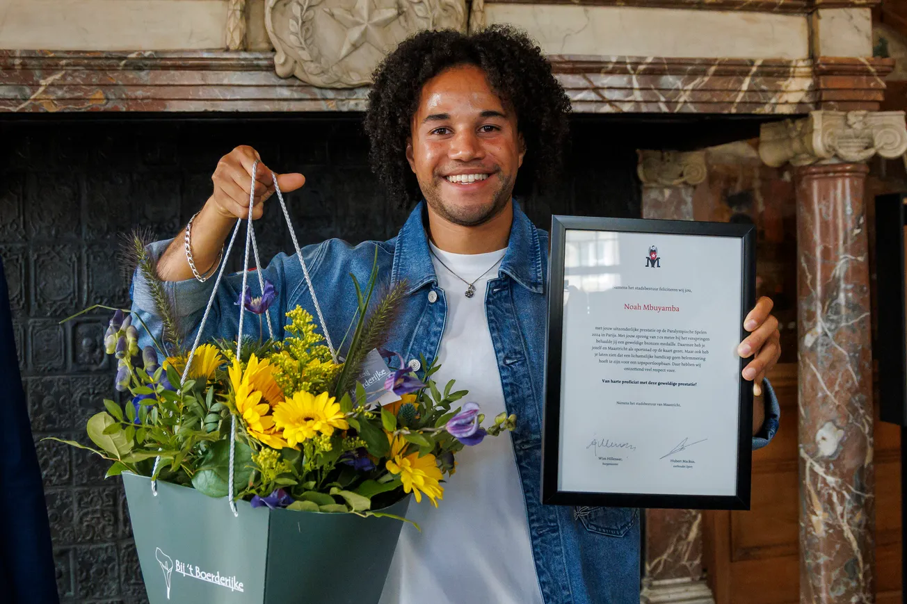 Gemeentelijke oorkonde voor Noah Mbuyamba