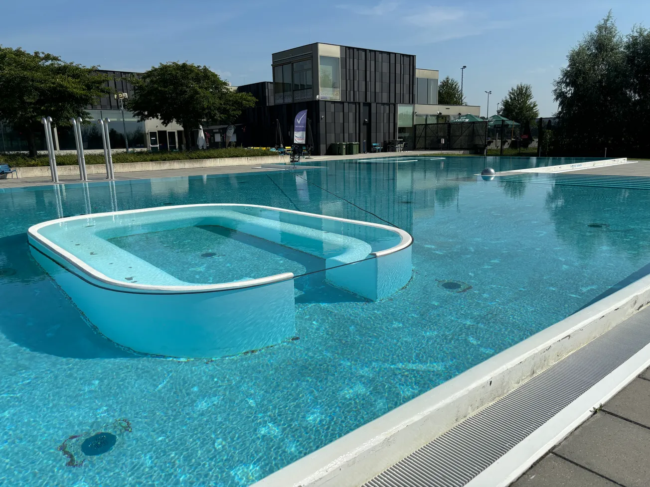 FNV-advocaat: zwembad is deel gemeente, personeel in die CAO