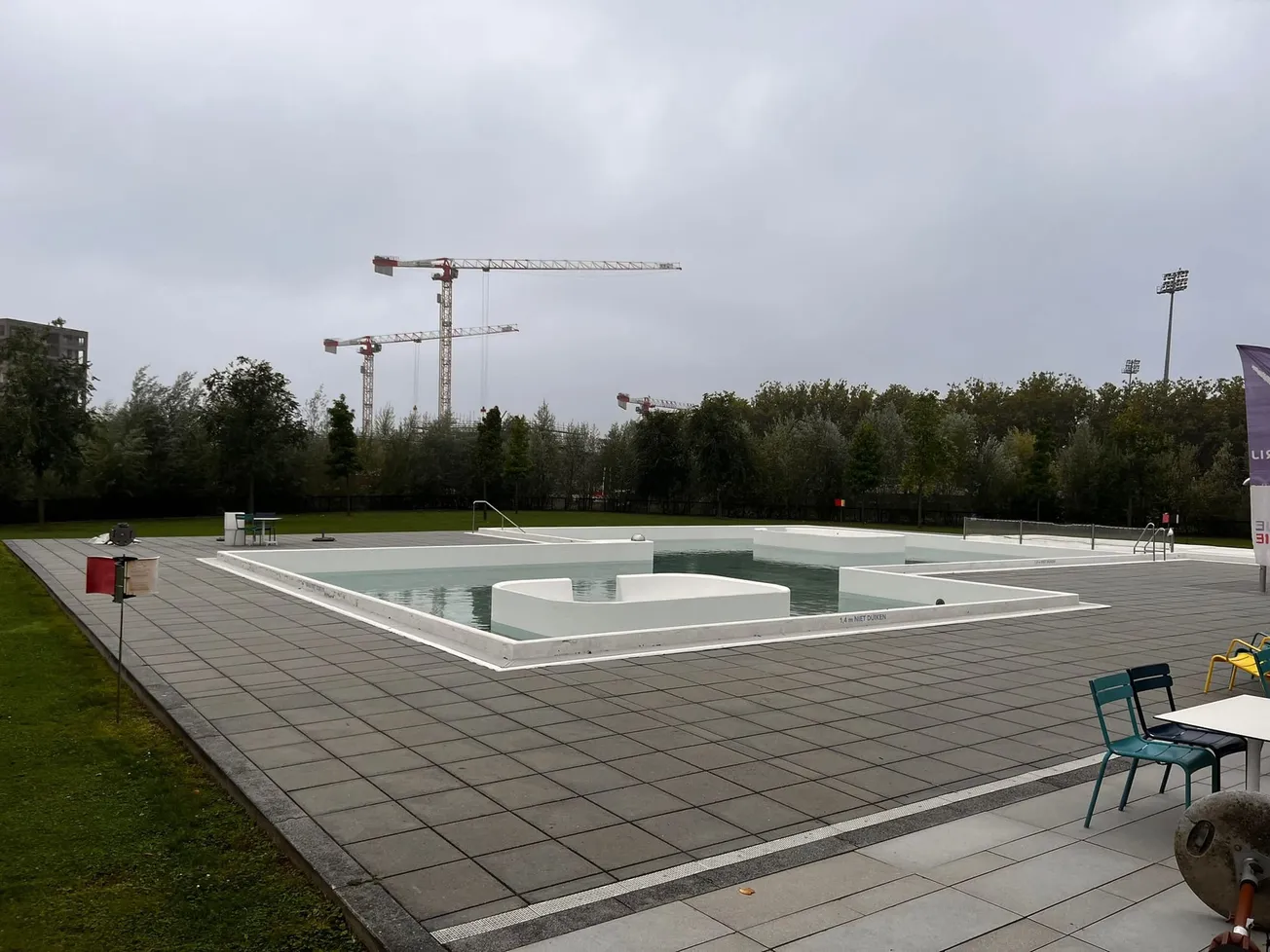 Zwembad te snel leeg gelaten, vullen mislukt