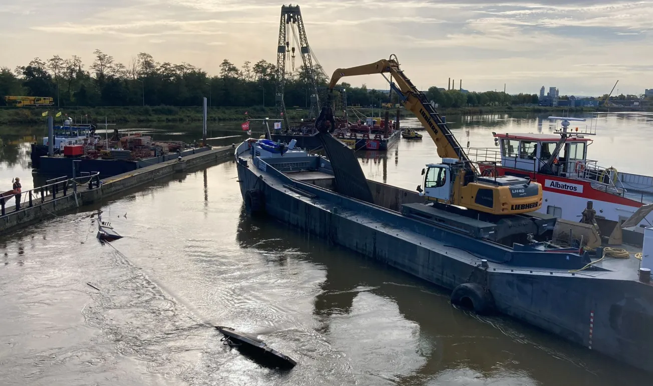 Waterpeil Maas daalt door kapotte stuw: Rijkswaterstaat opent informatiecentrum
