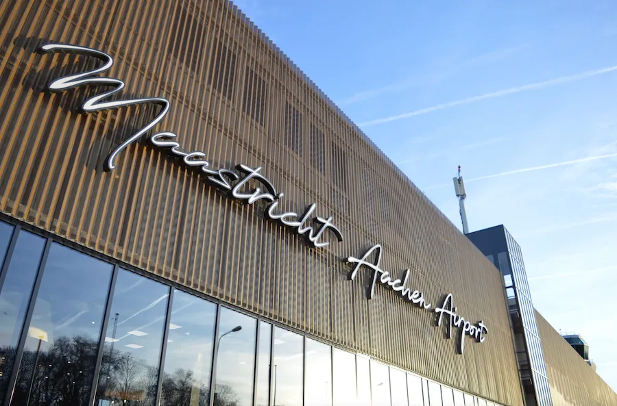 Aken betaalt 30 jaar niks voor eigen luchthaven Maastricht