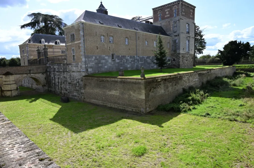 Waterschap: bodem kasteelgracht is lek