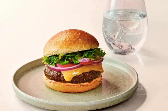Bedrijf achter labburger zoekt nieuwe financiële topman