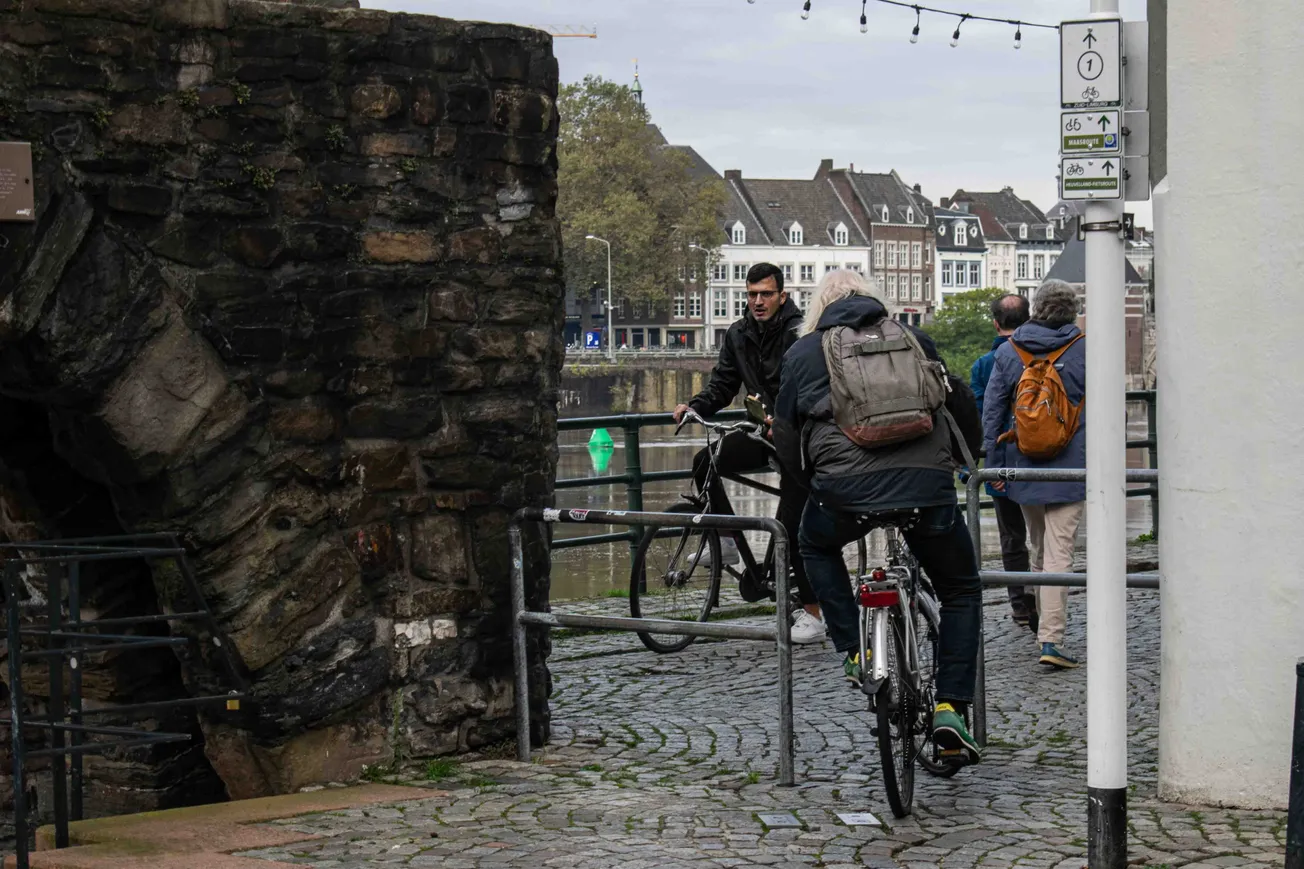 De Stenenwal, waar fatbikes, e-bikes en Thuisbezorgd strijden met de voetganger