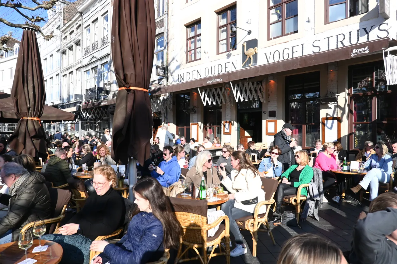 Terrasverwarming uit of een kerncentrale erbij?