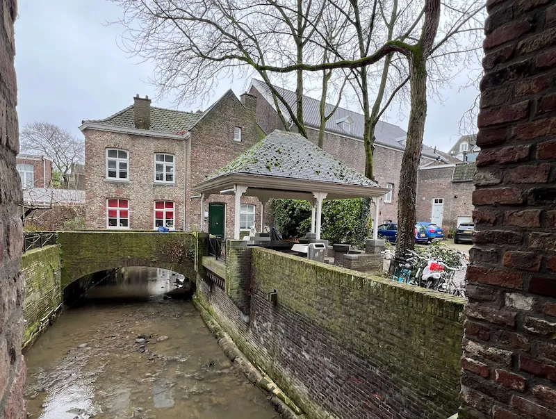 Buurt eigent zich plekje langs de Jeker toe