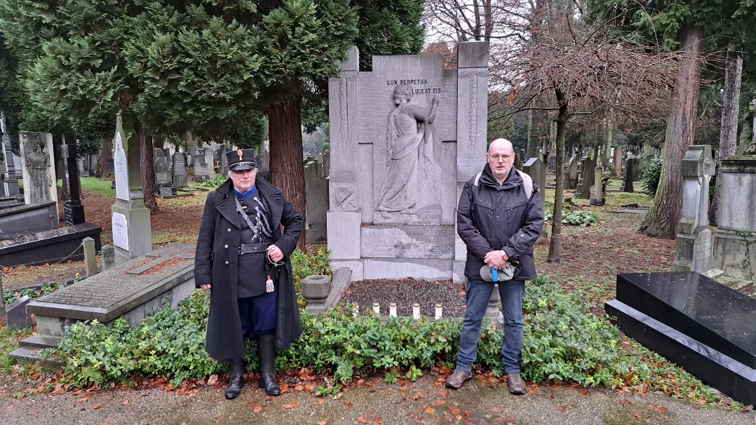 Maastrichtse oorlogsgraven vanaf nu met Kerst verlicht