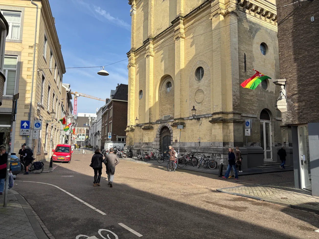 Duitse student breekt pols na klap wapenstok politie