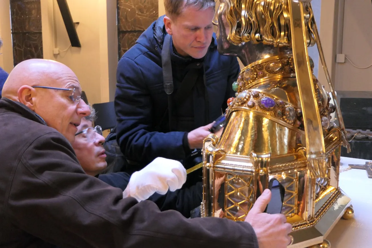 Forensisch team uit Luik onderzoekt Lambertus in Annakerk