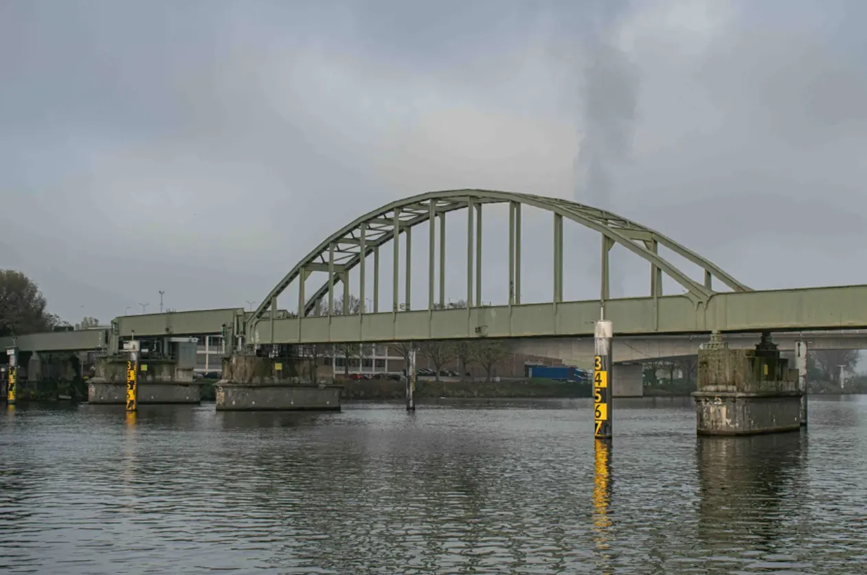 Cuypersgenootschap desnoods naar rechter voor spoorbrug