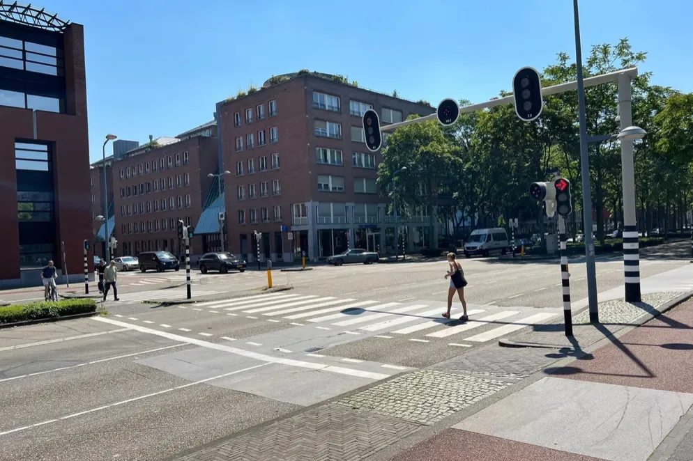 Stad onderzoekt 'onzichtbare' knop verkeerslicht Ceramique