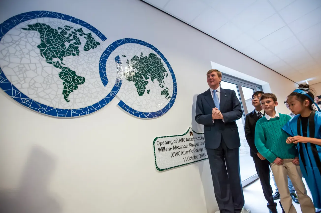 Hakenkruizen en antisemitisme  op UWC