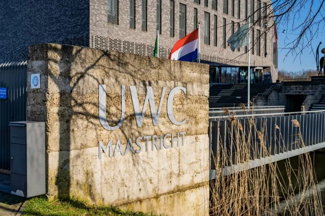 Weer hakenkruis op muur UWC