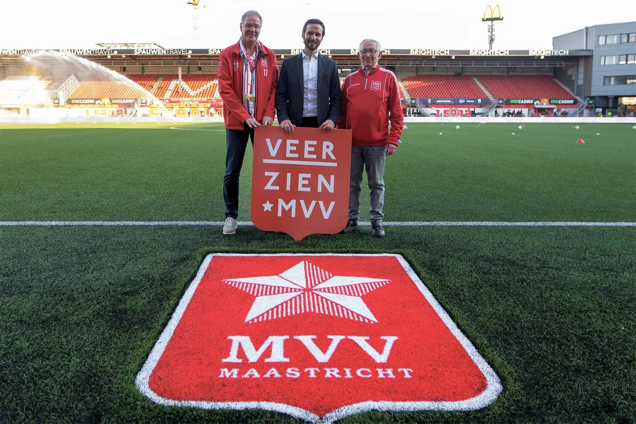 Clublogo weer terug op grasmat de Geusselt