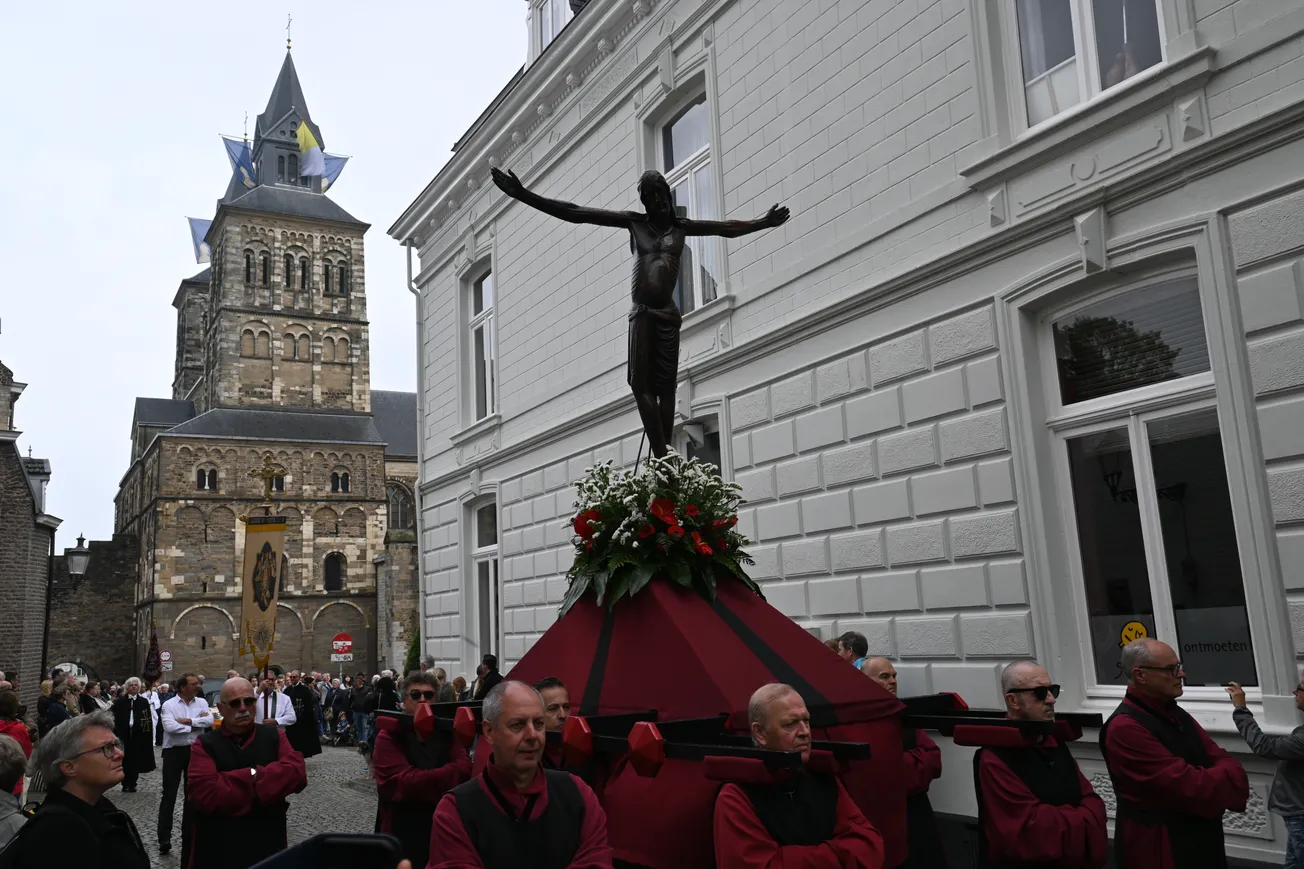 Dragersgilde 'Zwarte Christus van Wyck' in het nieuw