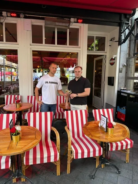 Sven en George nemen Gérard over