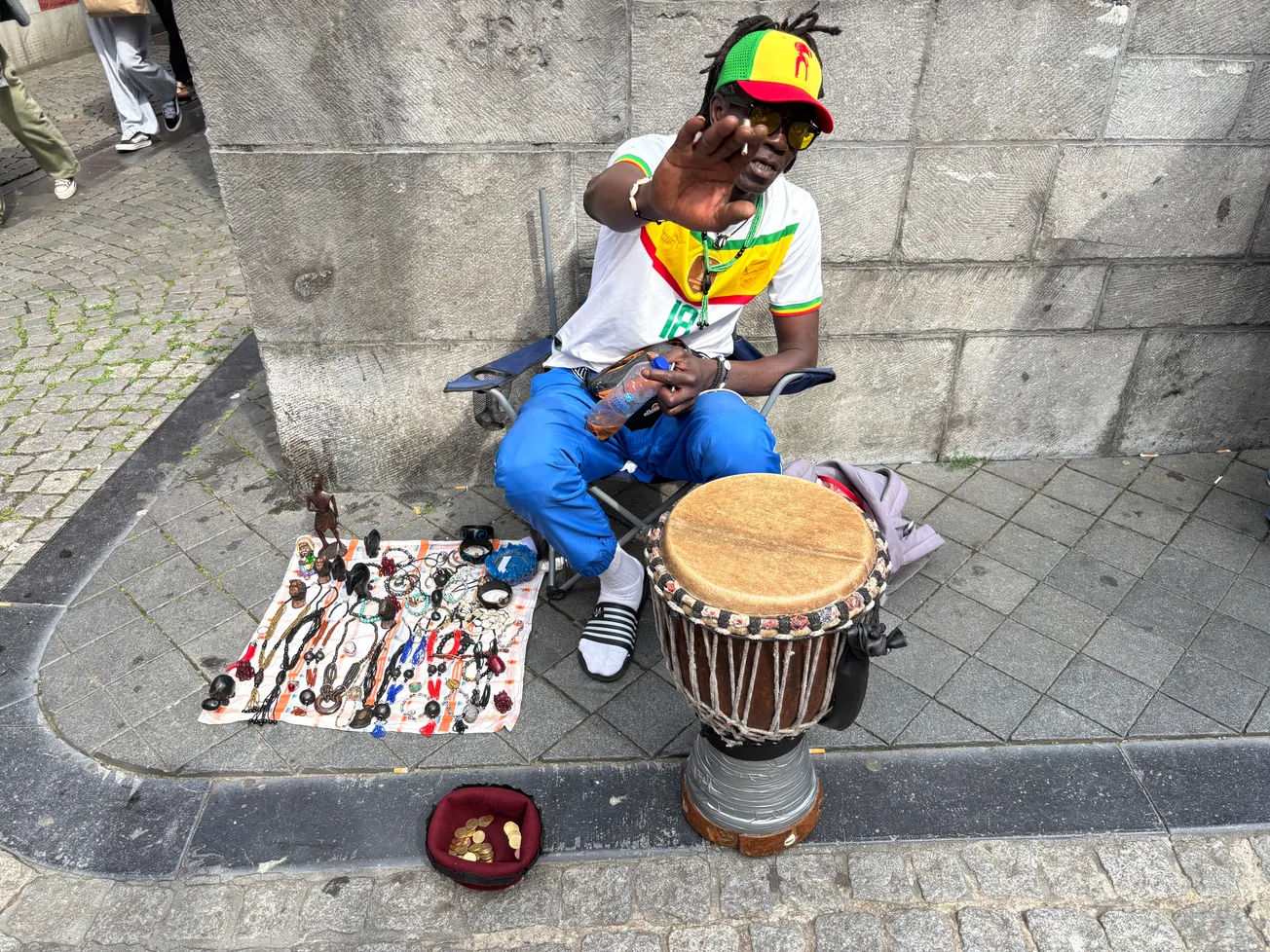Straatverkoper uit Senegal: "You have no respect"