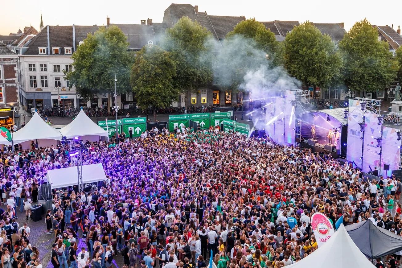 Inkom begonnen, studenten maken kennis met de stad