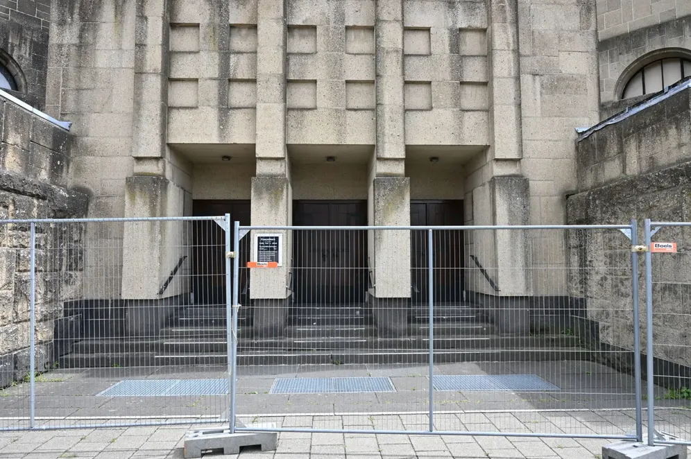 Constructie voor veilige entree kerkgangers Koepelkerk