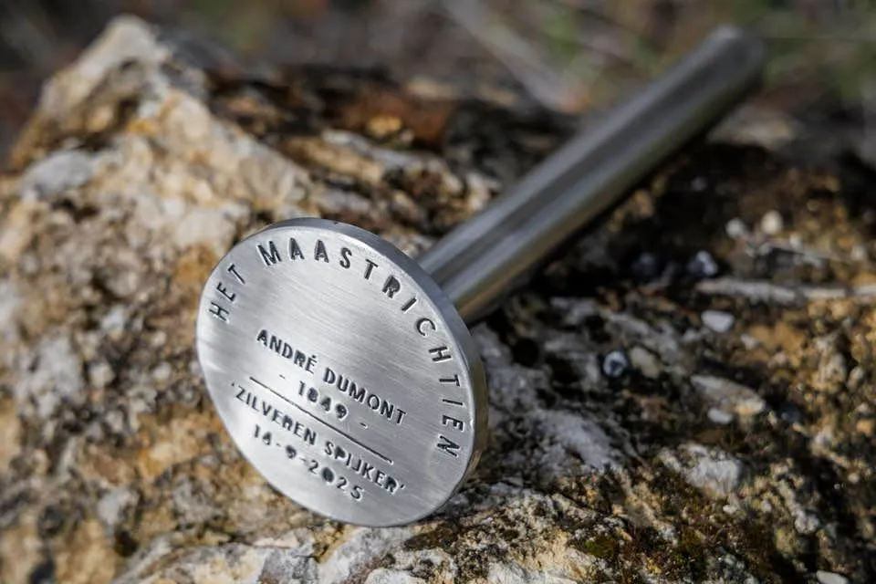 Zilveren Spijker in ENCI-groeve geplaatst