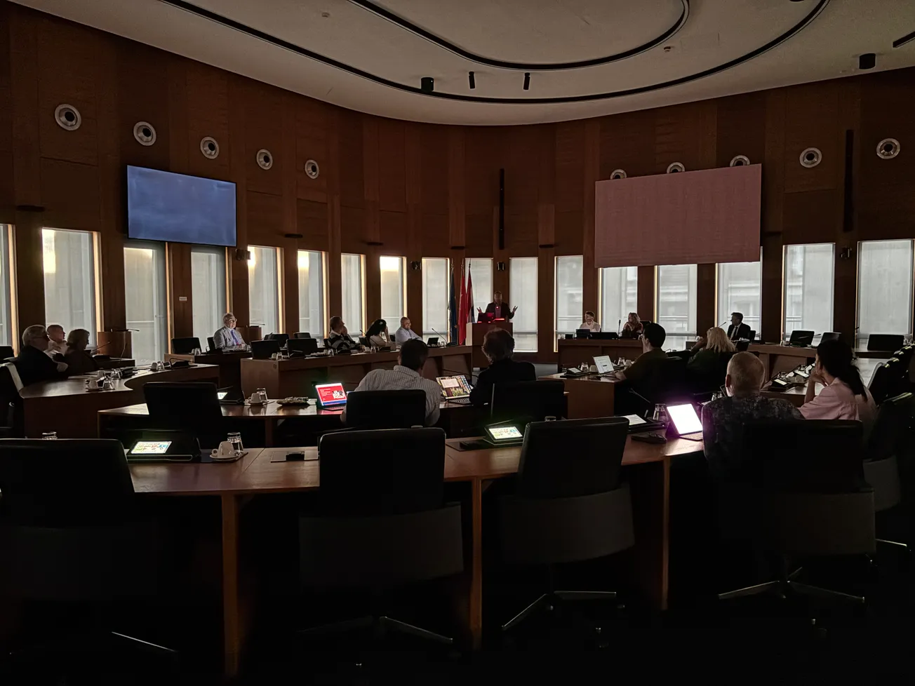 Crisis: Vladimir laat raad even in duister tasten