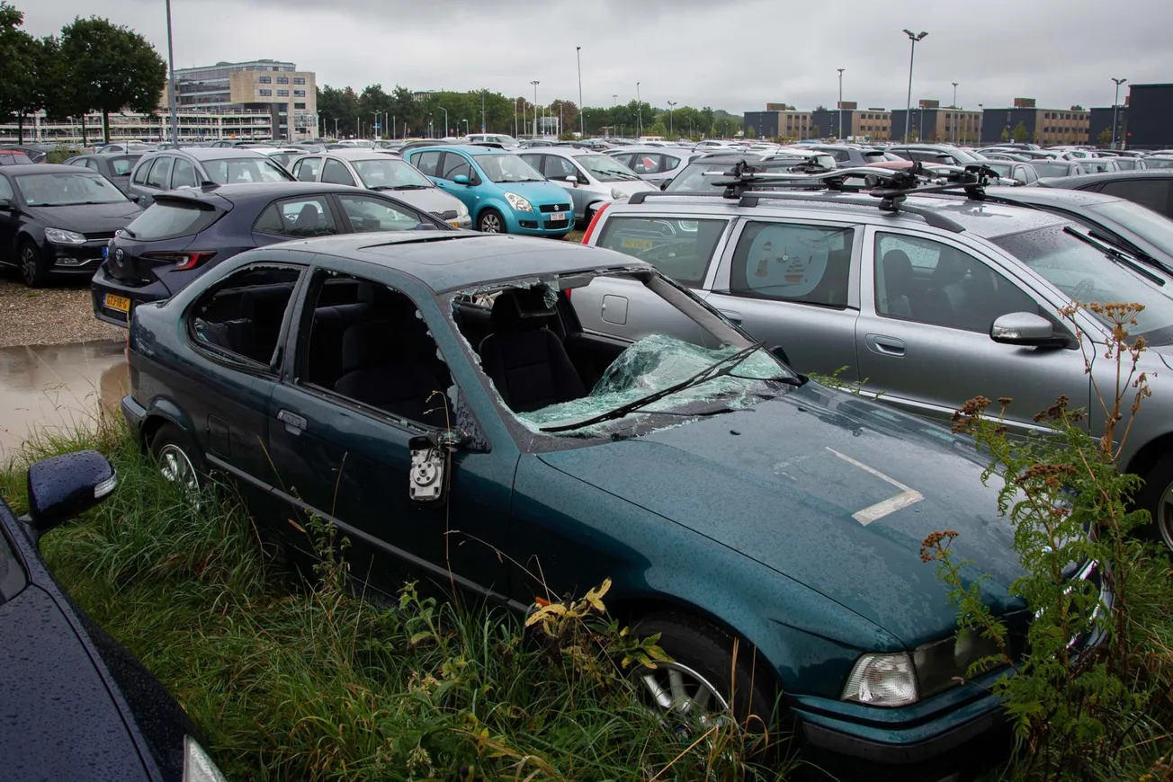 Nieuwe sporthal Heer op palen, één niveau boven maaiveld