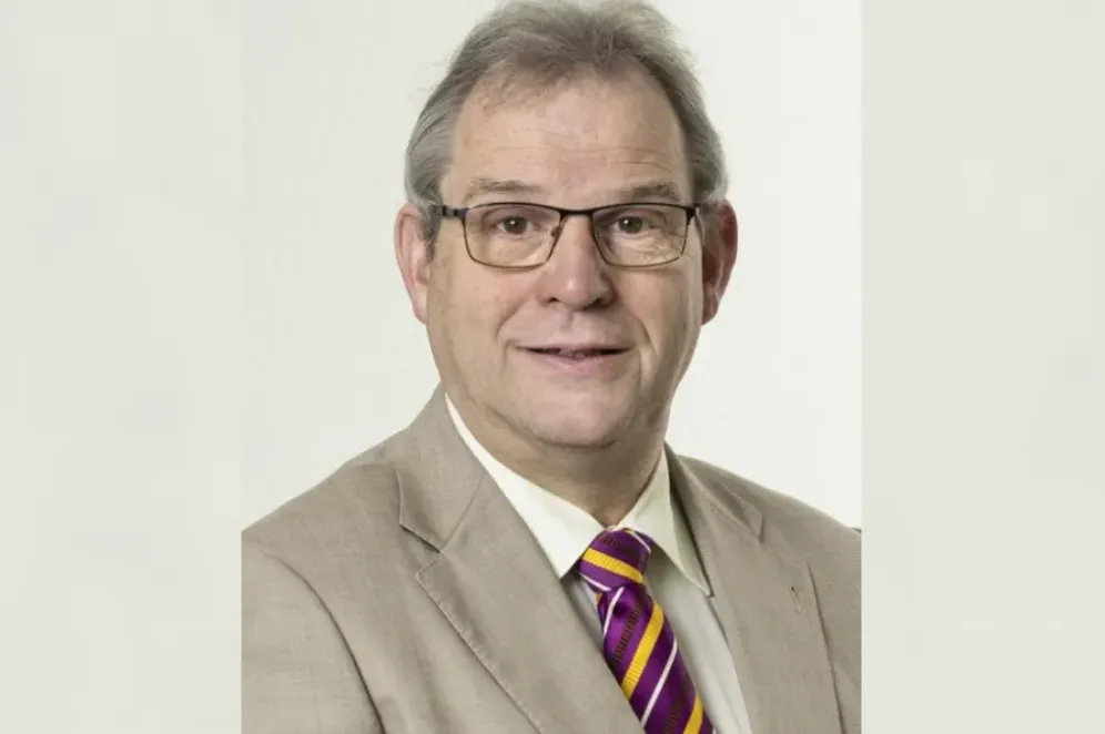 Blom 370 stemmen, Van Est 360,  Strik 202